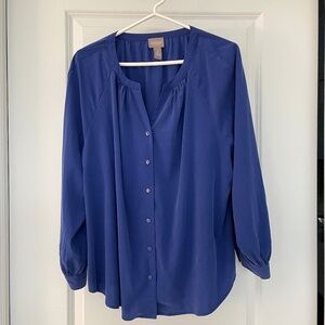 Chico’s Size 3 Blue No-Iron long sleeved Blouse